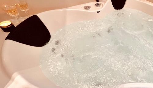 Deluxe Suite with Spa Bath