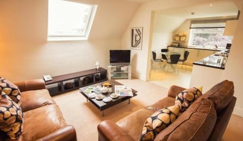 Two-Bedroom Deluxe Apartment with Garden View