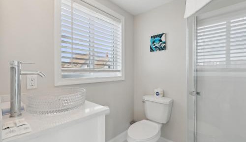 Deluxe Double Room with Side Sea View