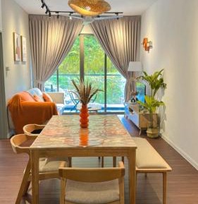 Three-Bedroom Apartment with Mountain View