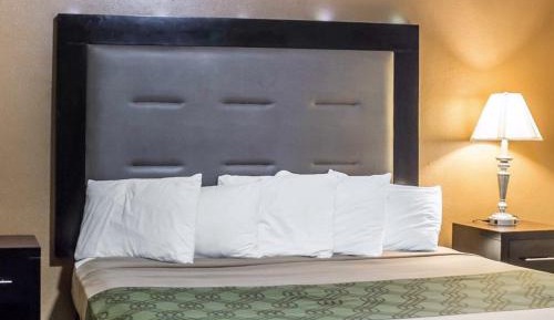 Standard King Room - Non-Smoking 
