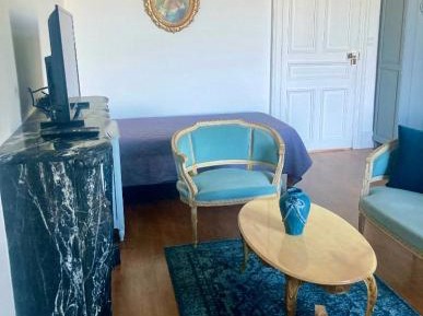 Deluxe Room (2 Adults + 1 Child)