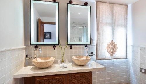 HillSide Suite with Sea View and Terrace