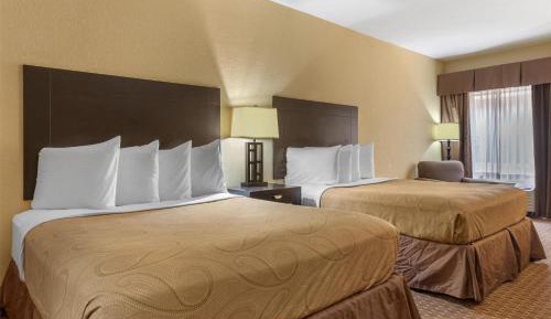 Queen Room with Two Queen Beds and Bath Tub - Disability Access/Non-Smoking 