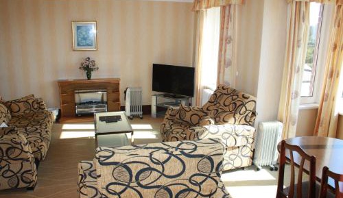 One-Bedroom Apartment with Sea View