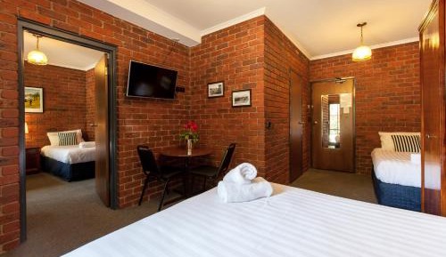 Family Room (5 Adults)