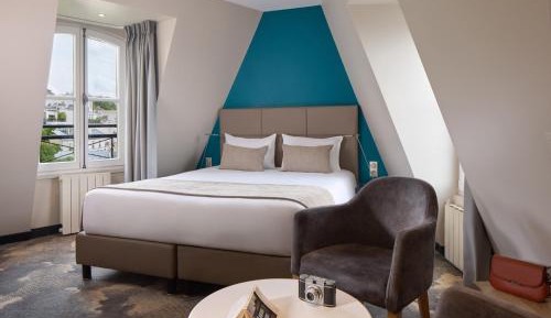 Suite with Paris View