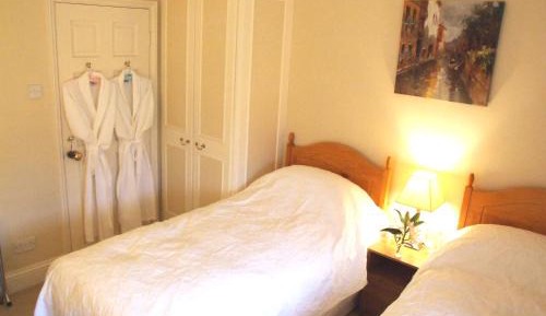 Twin Room with Private External Bathroom