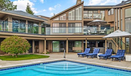 Seven-Bedroom House