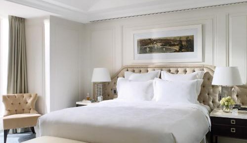 One-Bedroom Suite with Harbor View