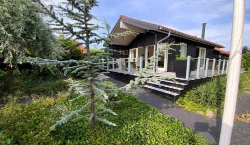 Three-Bedroom Vacation Home 