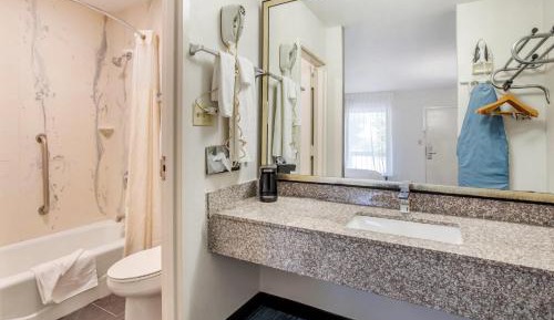 Queen Room with Two Queen Beds - Non-Smoking/Pet Friendly