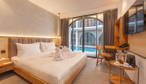 Deluxe Room Pool Access Breakfast