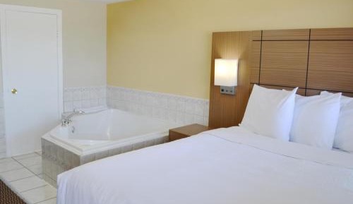 Queen Room - Non-Smoking