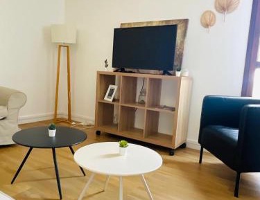 Four-Bedroom Apartment with Balcony 