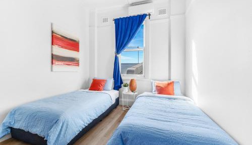 Standard Twin Room with Shared Bathroom