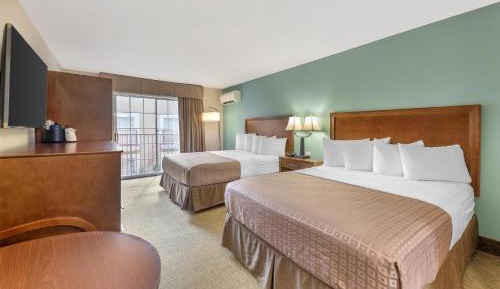 Queen Room with Two Queen Beds and Pool View - Non-Smoking