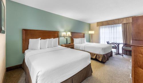 Poolside Queen Room with Two Queen Beds - Non-Smoking