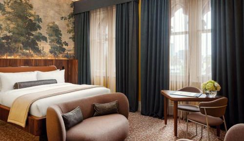 Grand Junior Suite with One King Bed