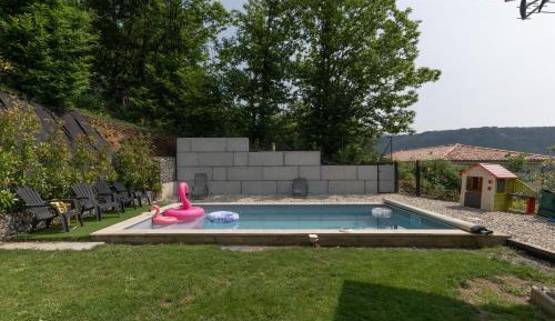 Two-Bedroom Deluxe Apartment with Garden View