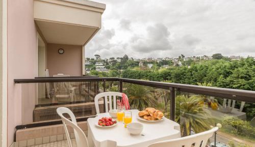 One-Bedroom Apartment with Terrace or Balcony (5 People)