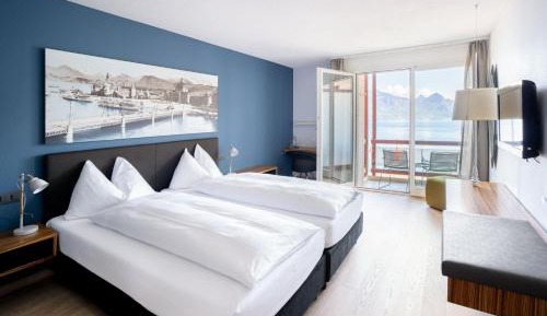 Double Room with Balcony and Lake View