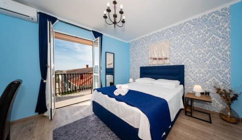 Double Room with Balcony and Sea View