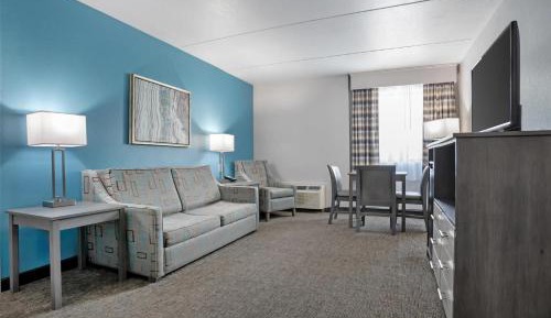 Queen Suite with Two Queen Beds and Sofa Bed - Non-Smoking