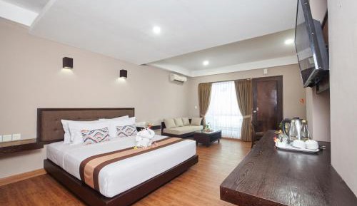 Junior Suite with Pool View