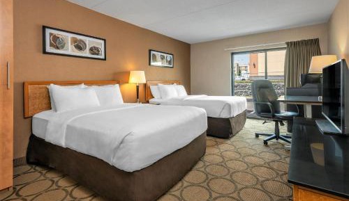 Queen Room with Two Queen Beds - Ground Floor/Non-Smoking