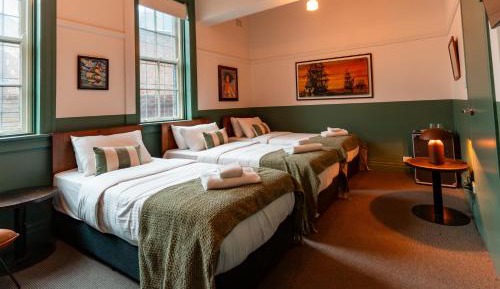 Basic Triple Room with Shared Bathroom