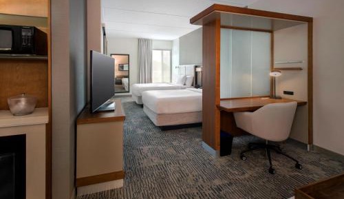 Deluxe Queen Room with Two Queen Beds