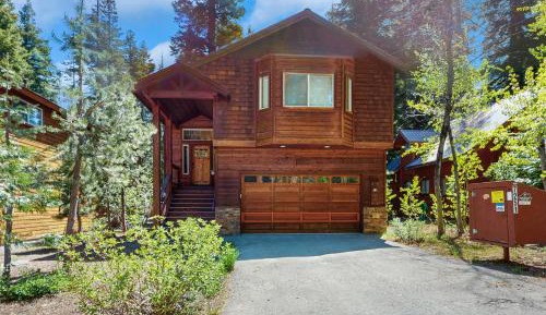 Three-Bedroom Vacation Home 
