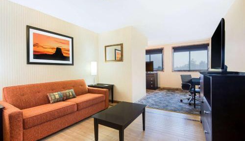 King Suite Jetted Tub with Sofa Bed