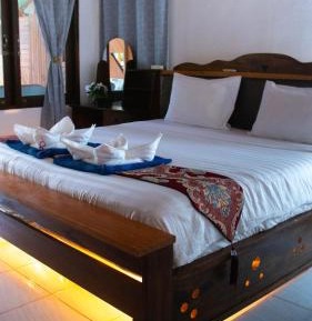 Superior Villa with Pool View