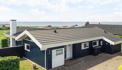 Three-Bedroom Vacation Home 