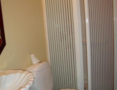 Queen Room with Hot Tub - Non-Smoking