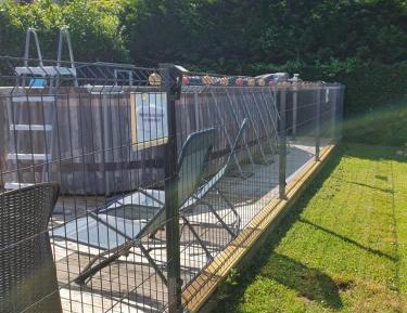 Five-Bedroom House with Pool Access