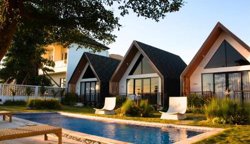 Villa with Garden View