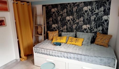 Deluxe Room (2 Adults + 1 Child)