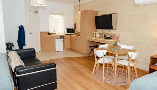Family Room with Garden View