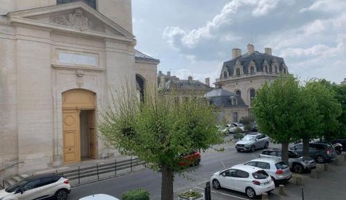 One-Bedroom Apartment with View