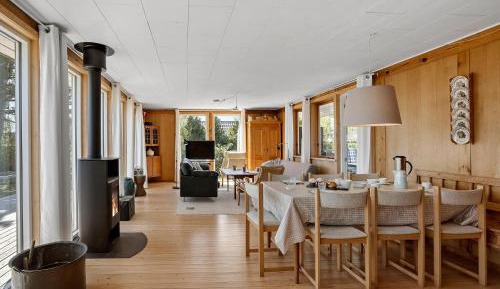 Three-Bedroom Vacation Home 