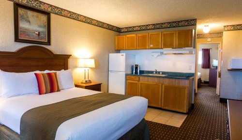 Three Queen Ocean View with Kitchenette