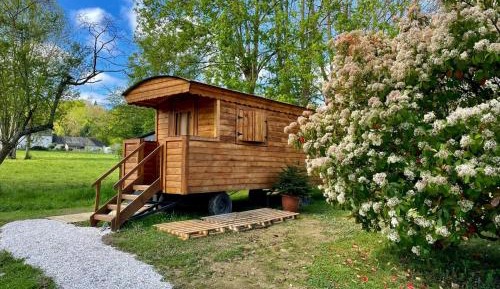 Bungalow with Garden View