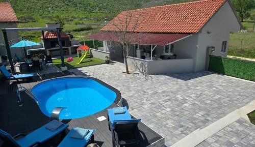 Three-Bedroom Vacation Home 