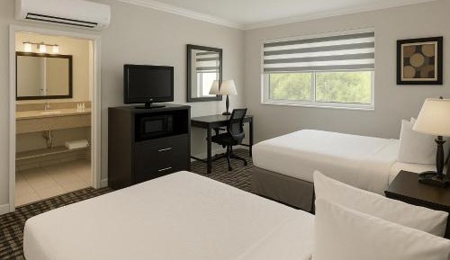 2 Double Beds
