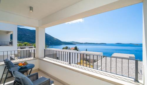 Three-Bedroom Deluxe Apartment
