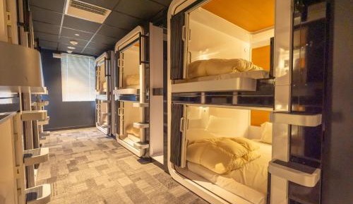 Single Bed in Mixed Dormitory Room