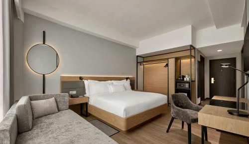 Prime Deluxe King Room with Sofa Bed